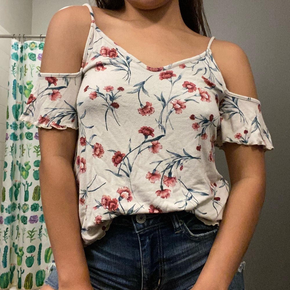 American Eagle cutout sleeve top